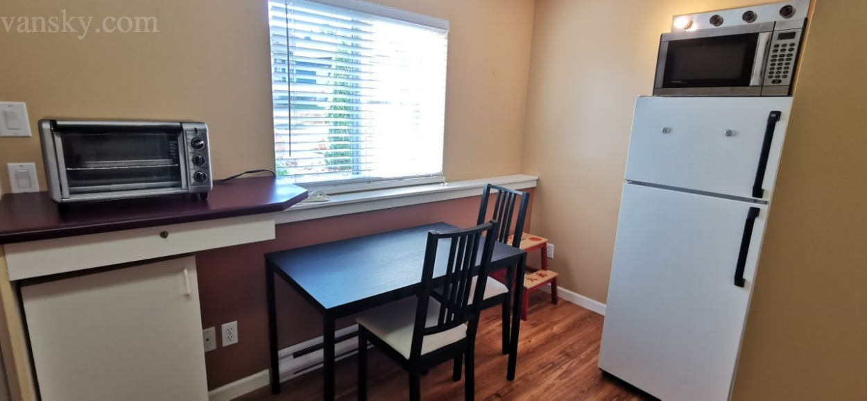 210704161325_kitchen 1.jpg